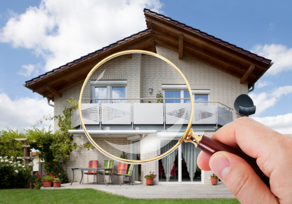 a magnifying glass for house inspection