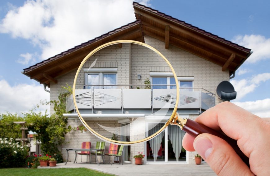 Magnifying glass and house